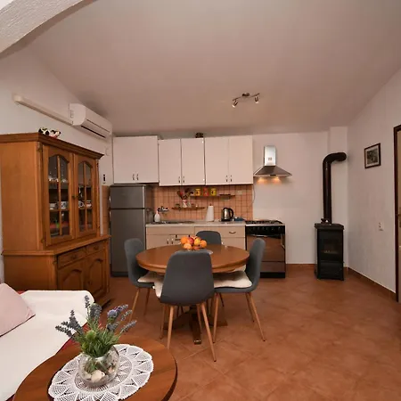 House Angelina Pula